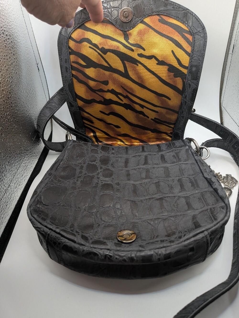 Harley Davidson NWT Black Croc Leather Crossbody Saddle Purse - Picture 7 of 9